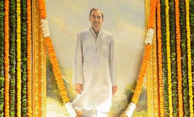 प्रधानमंत्री मोदी ने पूर्व प्रधानमंत्री राजीव गांधी की जयंती पर उन्हें श्रद्धांजलि अर्पित की